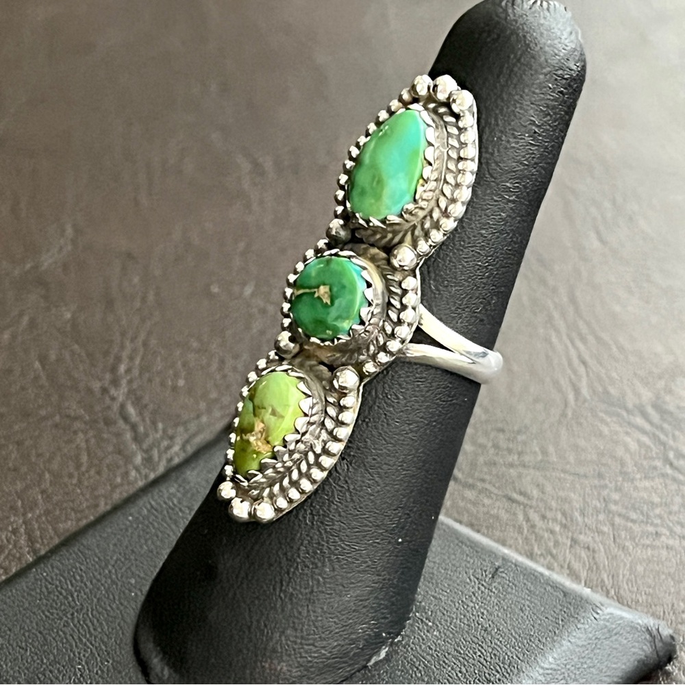Native American style sterling silver three stone green turquoise ring - Picture 7 of 11